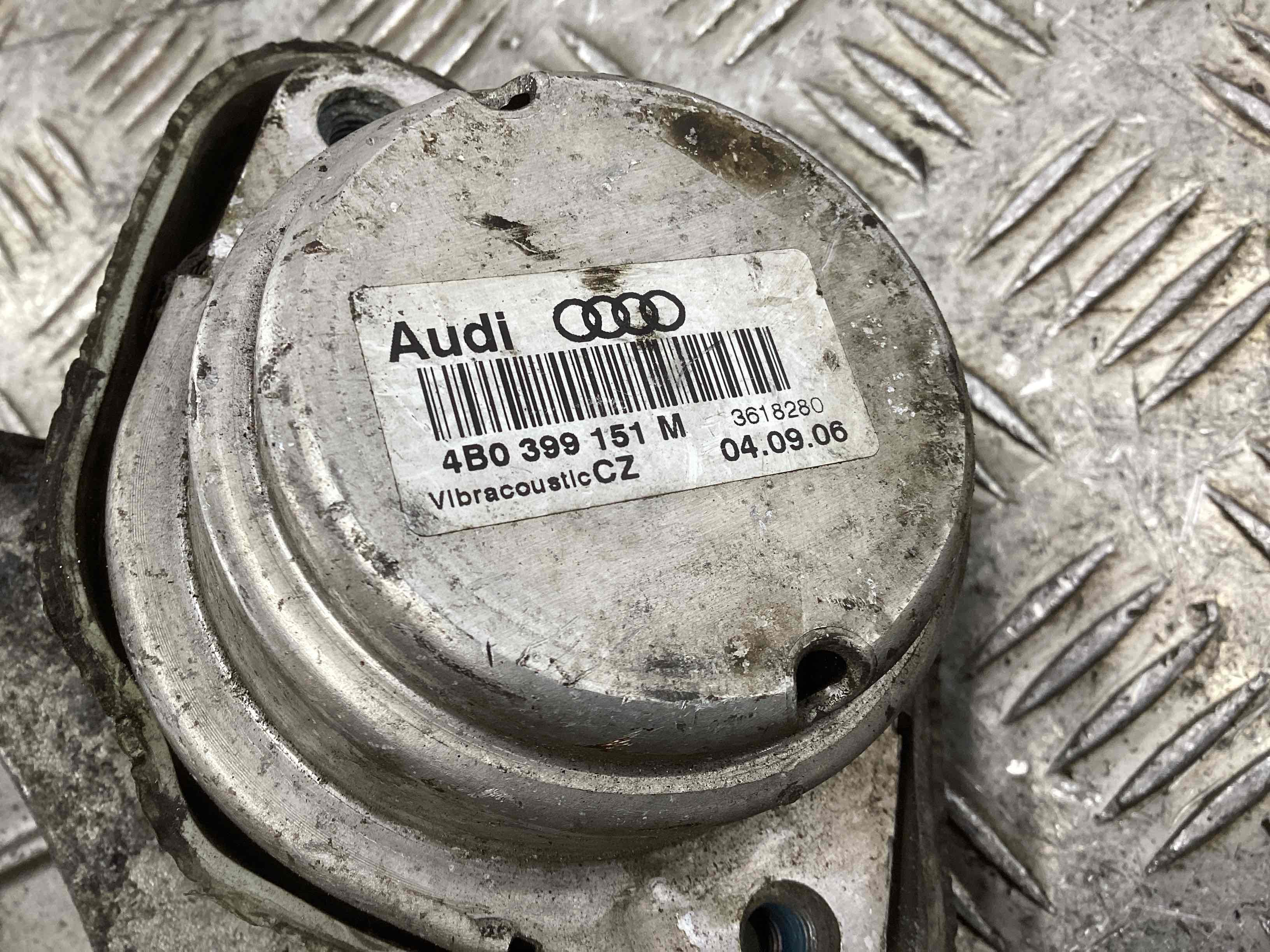 Кронштейн кпп (лапа крепления) Audi A6 C6 купить в Беларуси