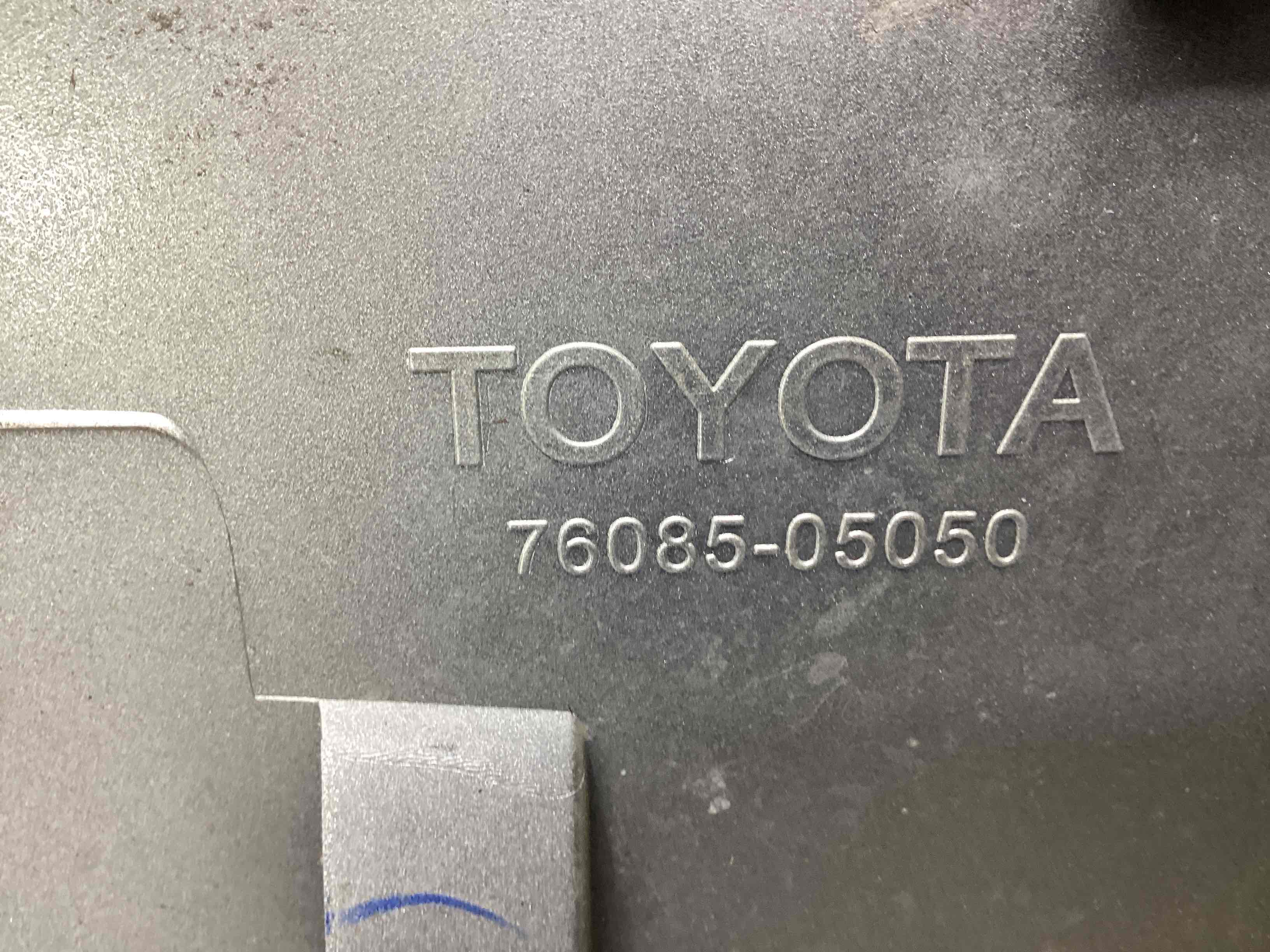 Накладка декоративная (молдинг) крышки (двери) багажника Toyota Avensis 2 (T250) купить в Беларуси