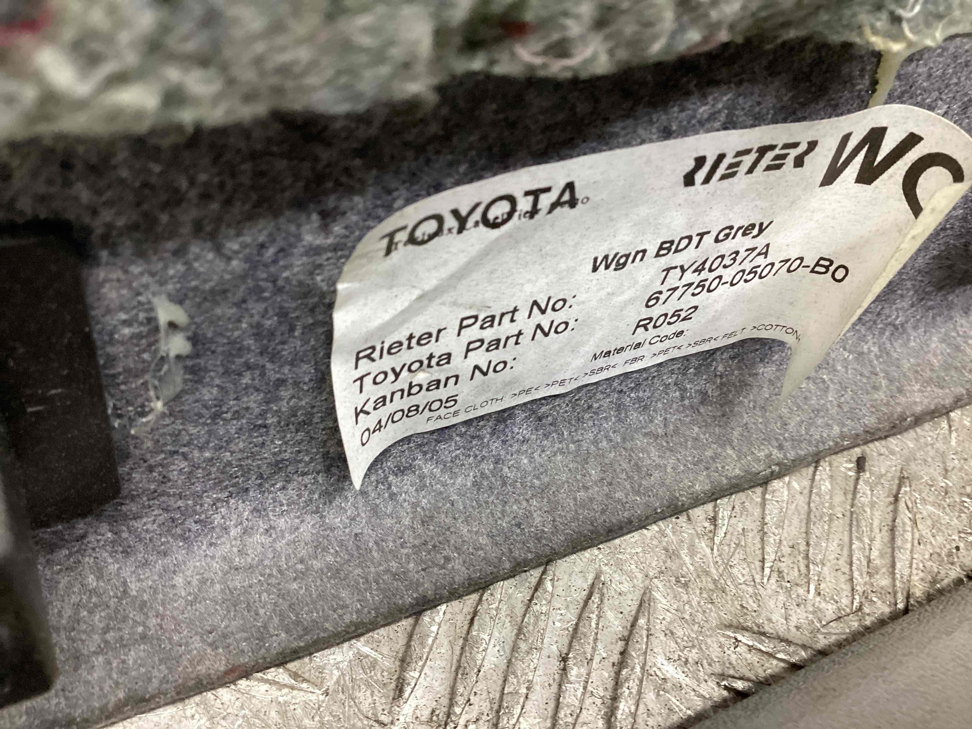 Обшивка багажного отделения Toyota Avensis 2 (T250) купить в России