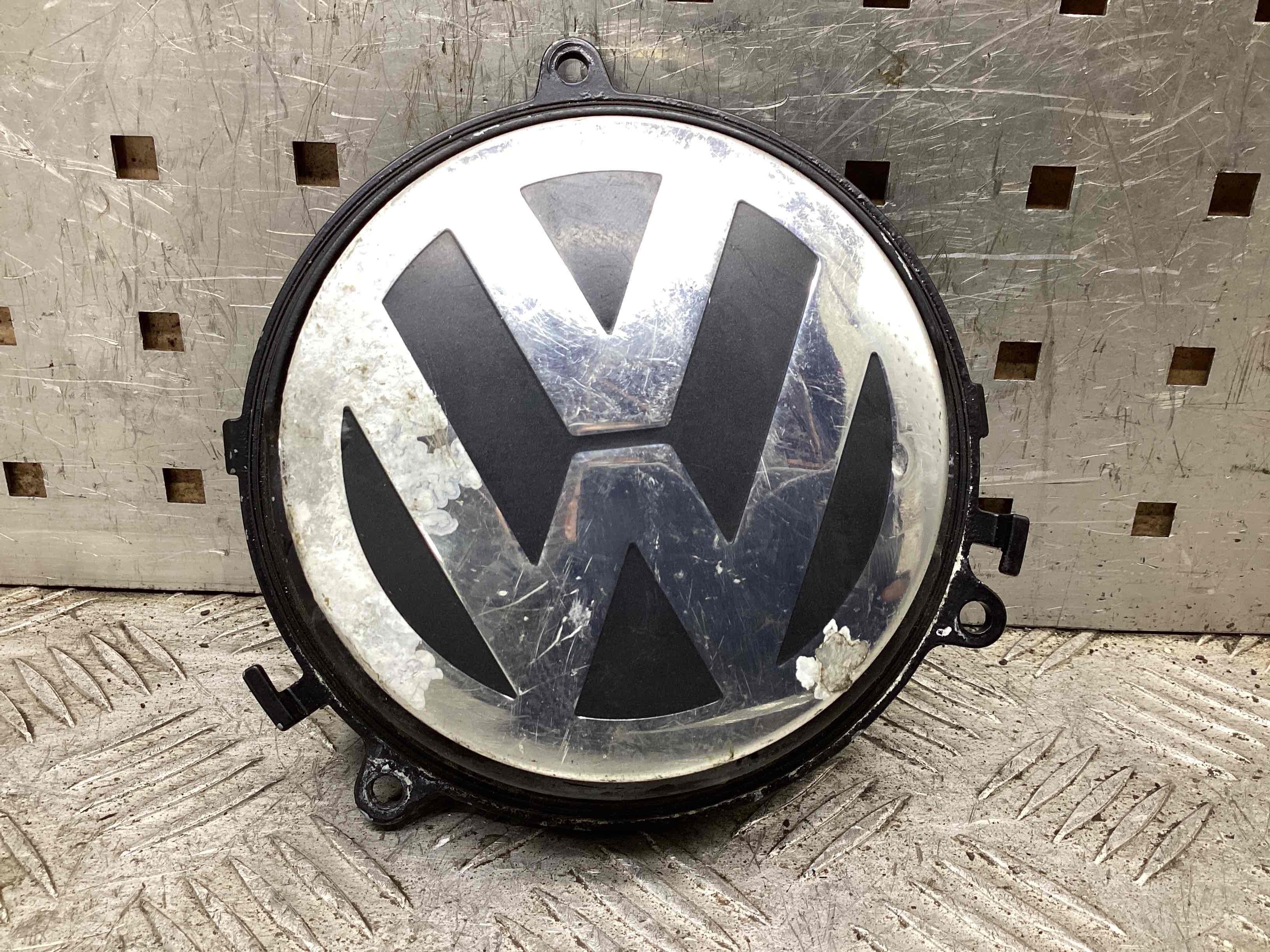 Ручка крышки багажника  Volkswagen Golf