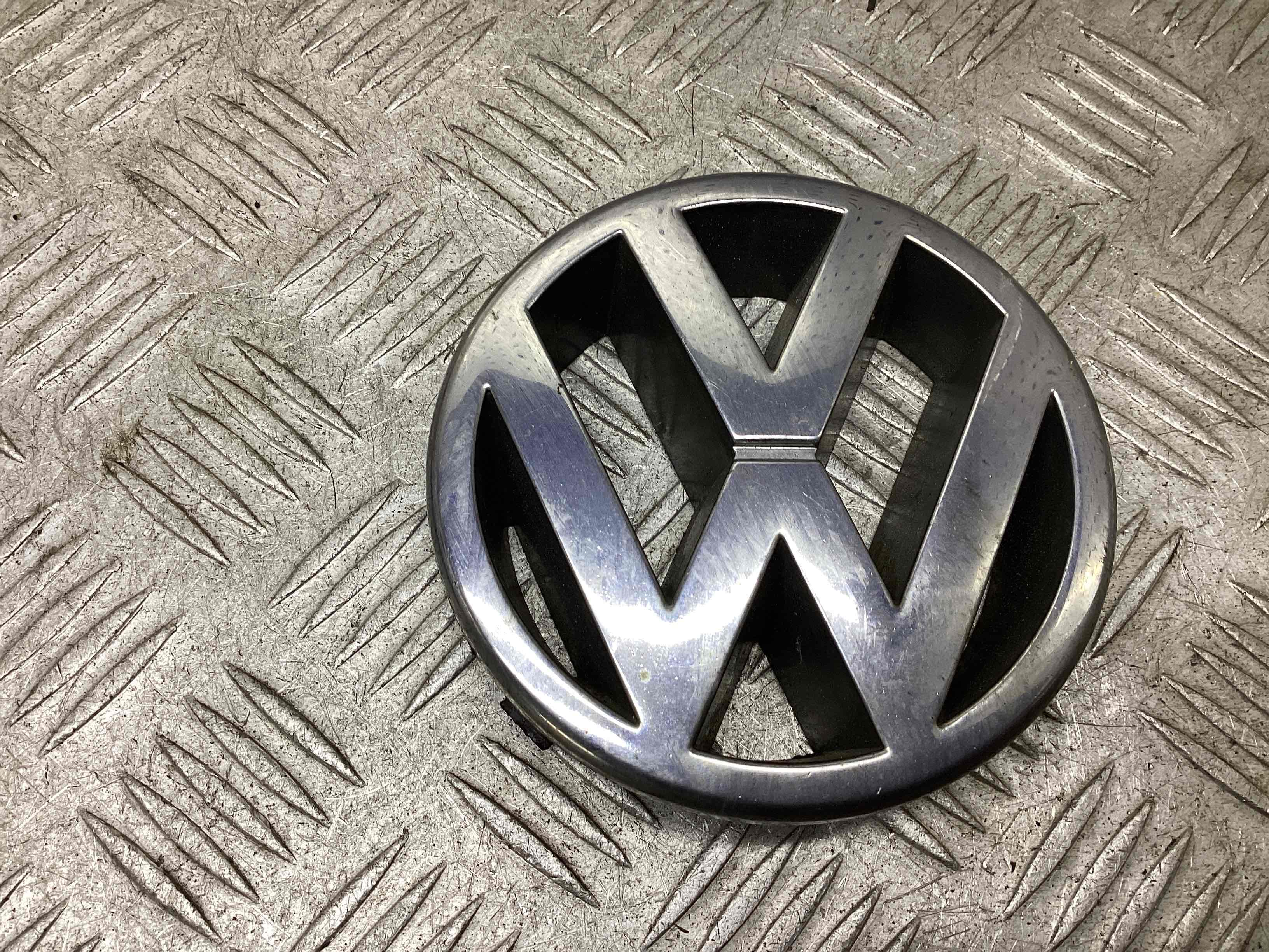 Эмблема  Volkswagen Passat