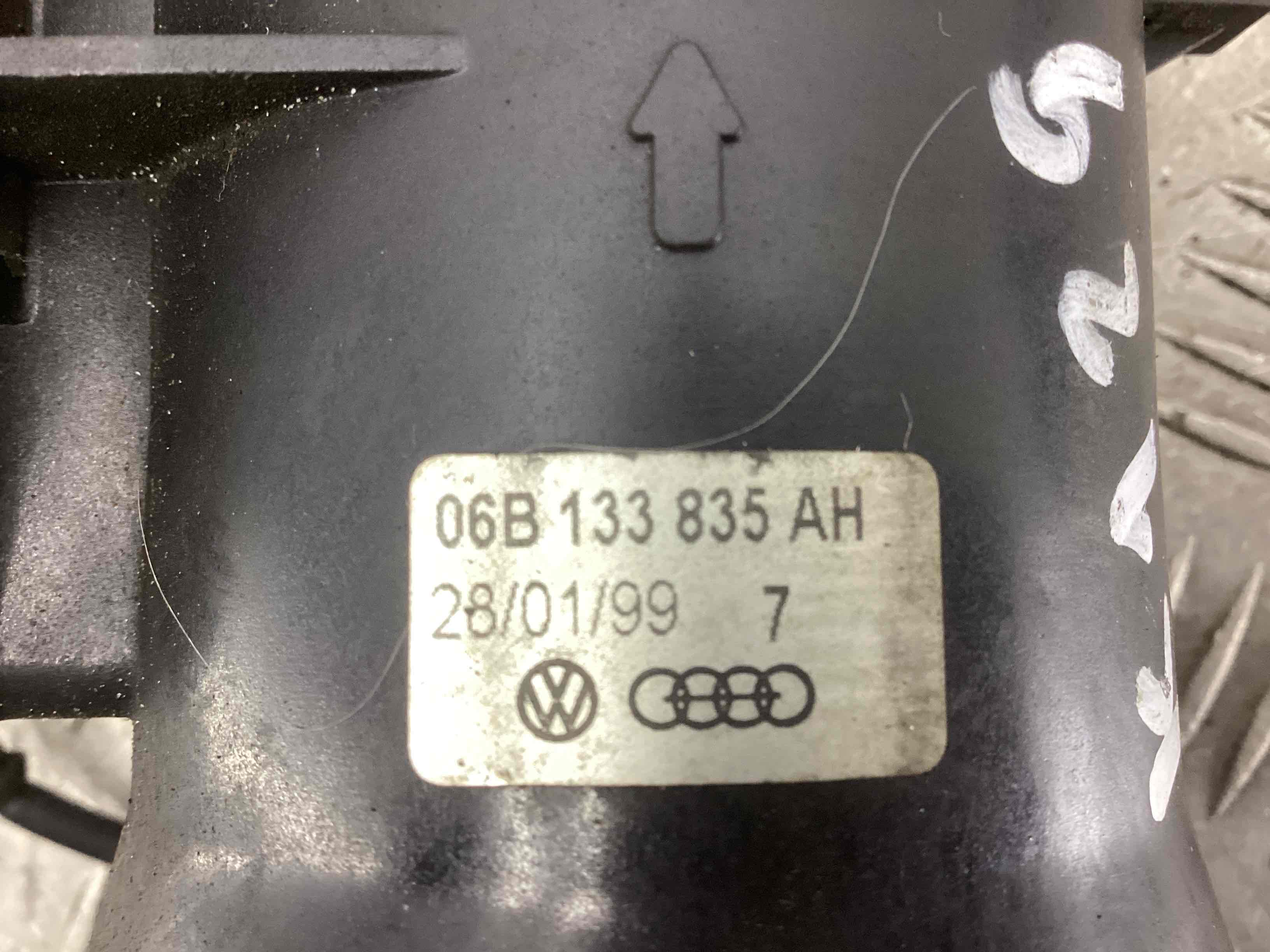 Расходомер воздуха (ДМРВ) Audi A4 B5 купить в России