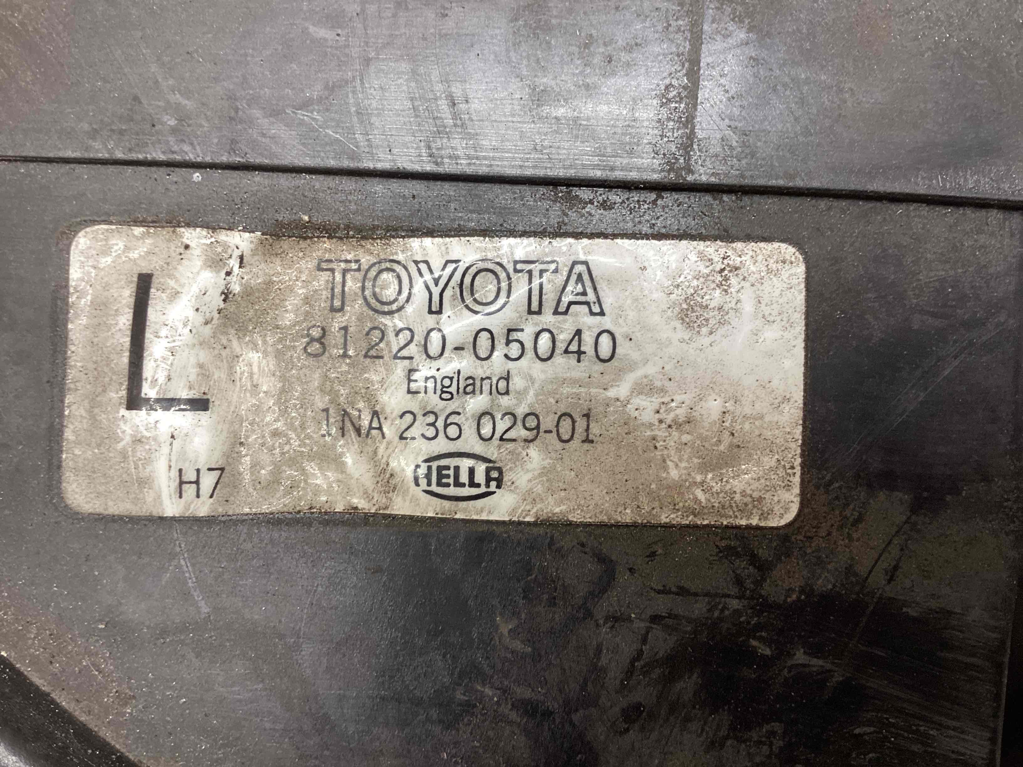 Фара противотуманная левая Toyota Avensis 1 (T220) купить в России
