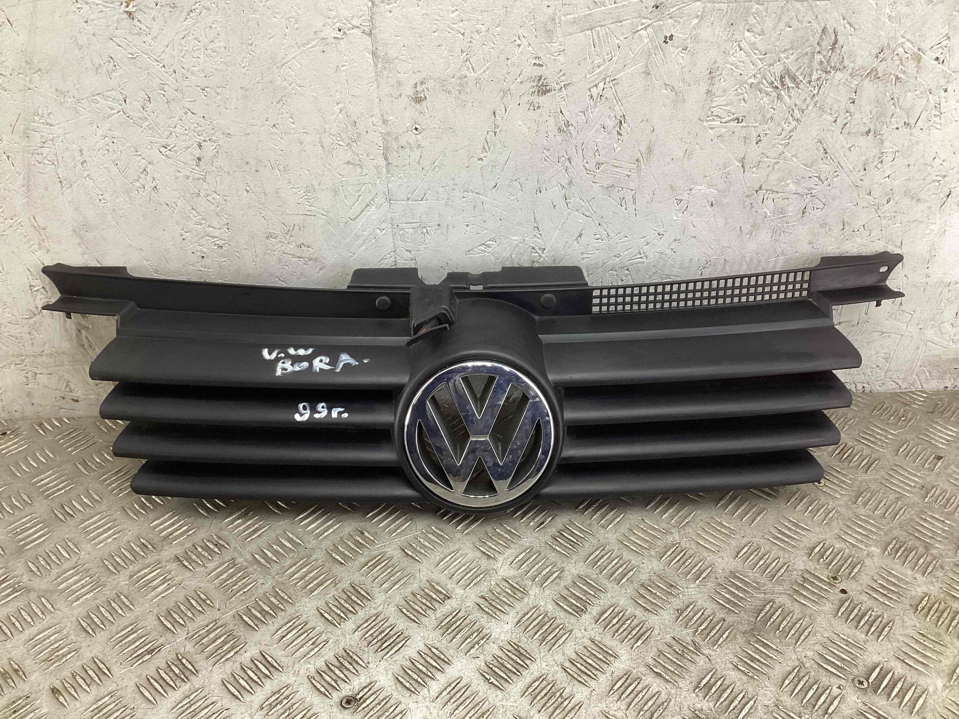 Решетка радиатора Volkswagen Bora купить в России