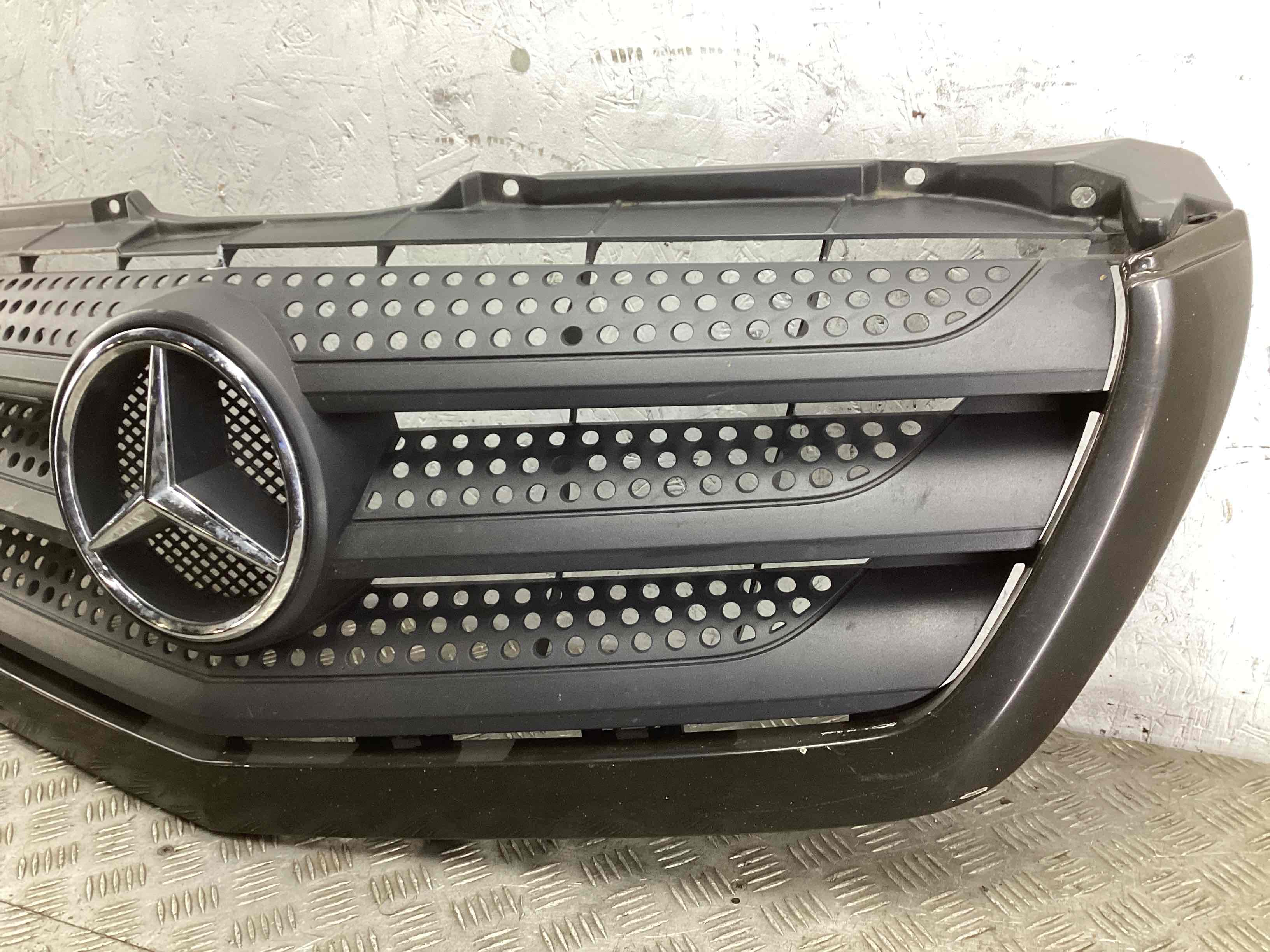 Решетка радиатора Mercedes Sprinter 2 (W906) купить в Беларуси