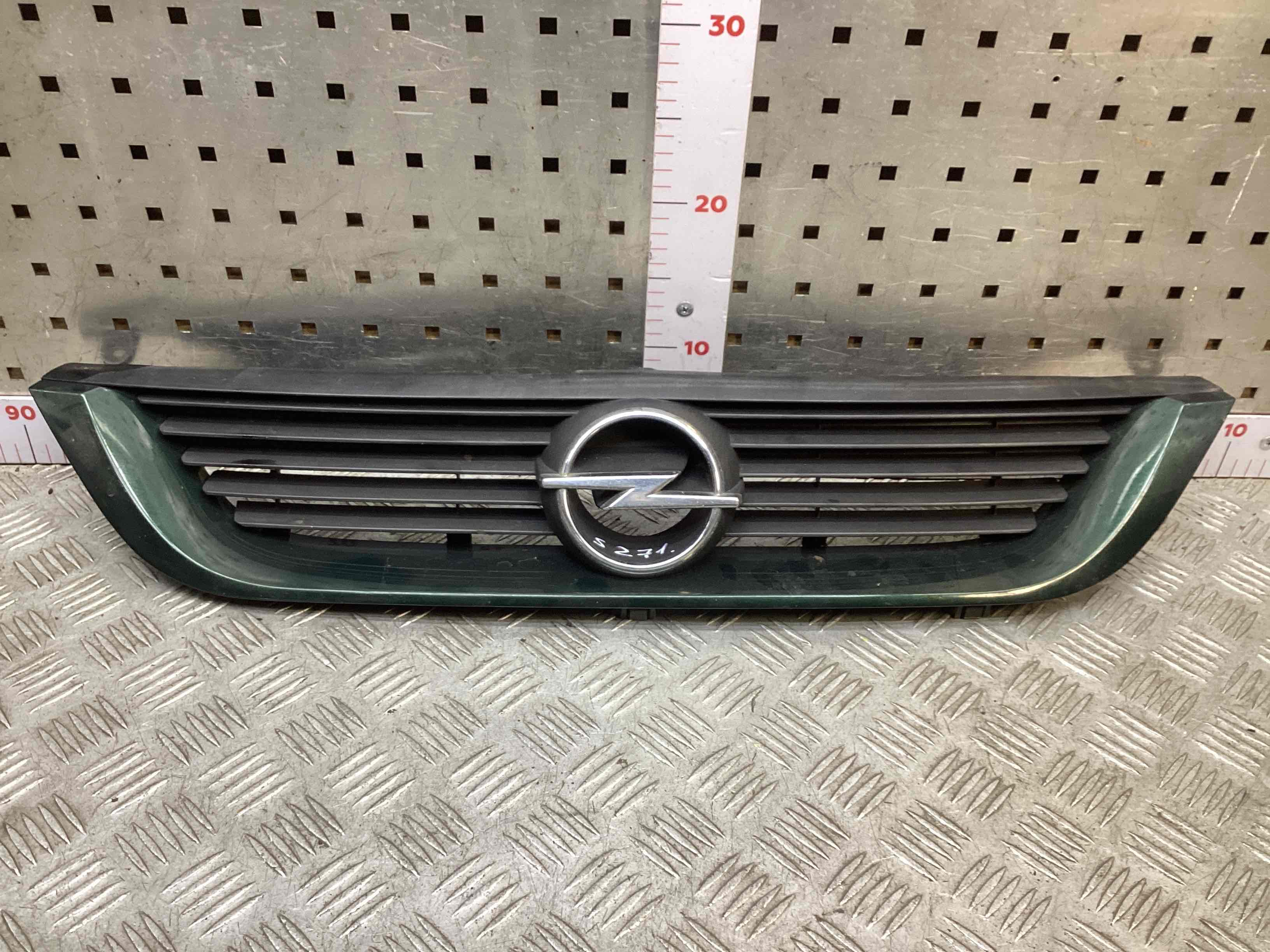 Решетка радиатора Opel Vectra B купить в Беларуси