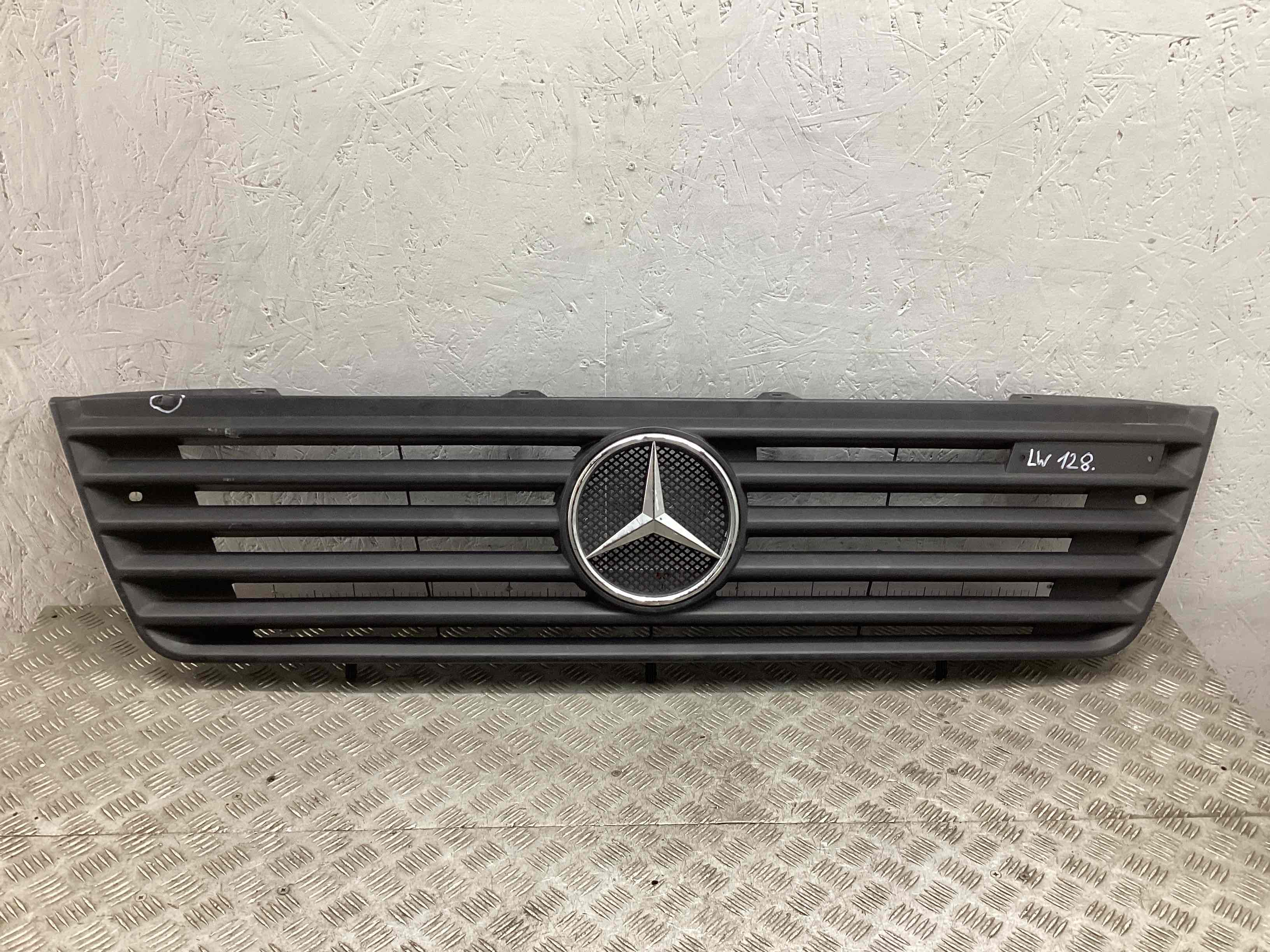 Решетка радиатора  Mercedes Vario