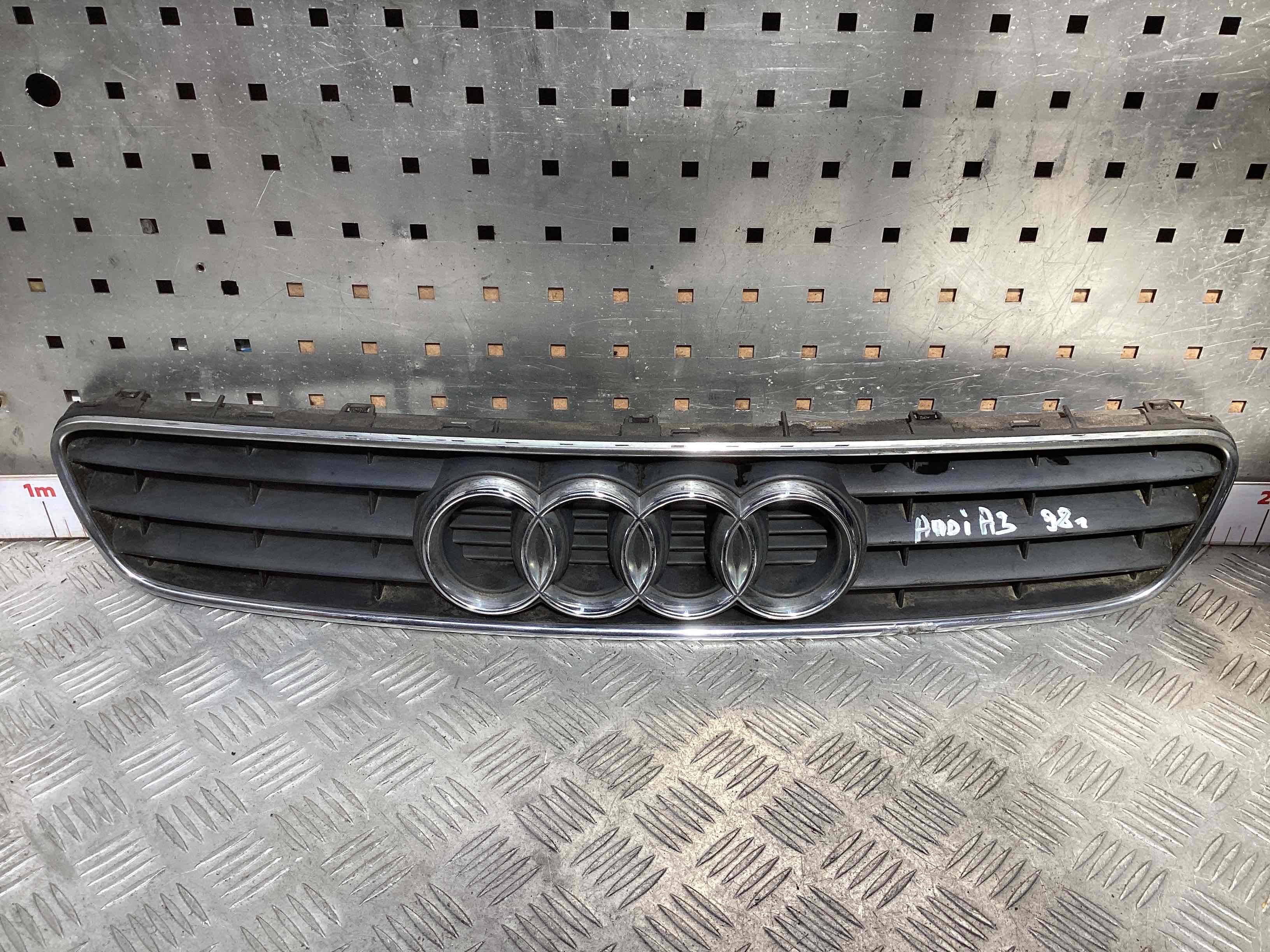 Решетка радиатора  Audi A3