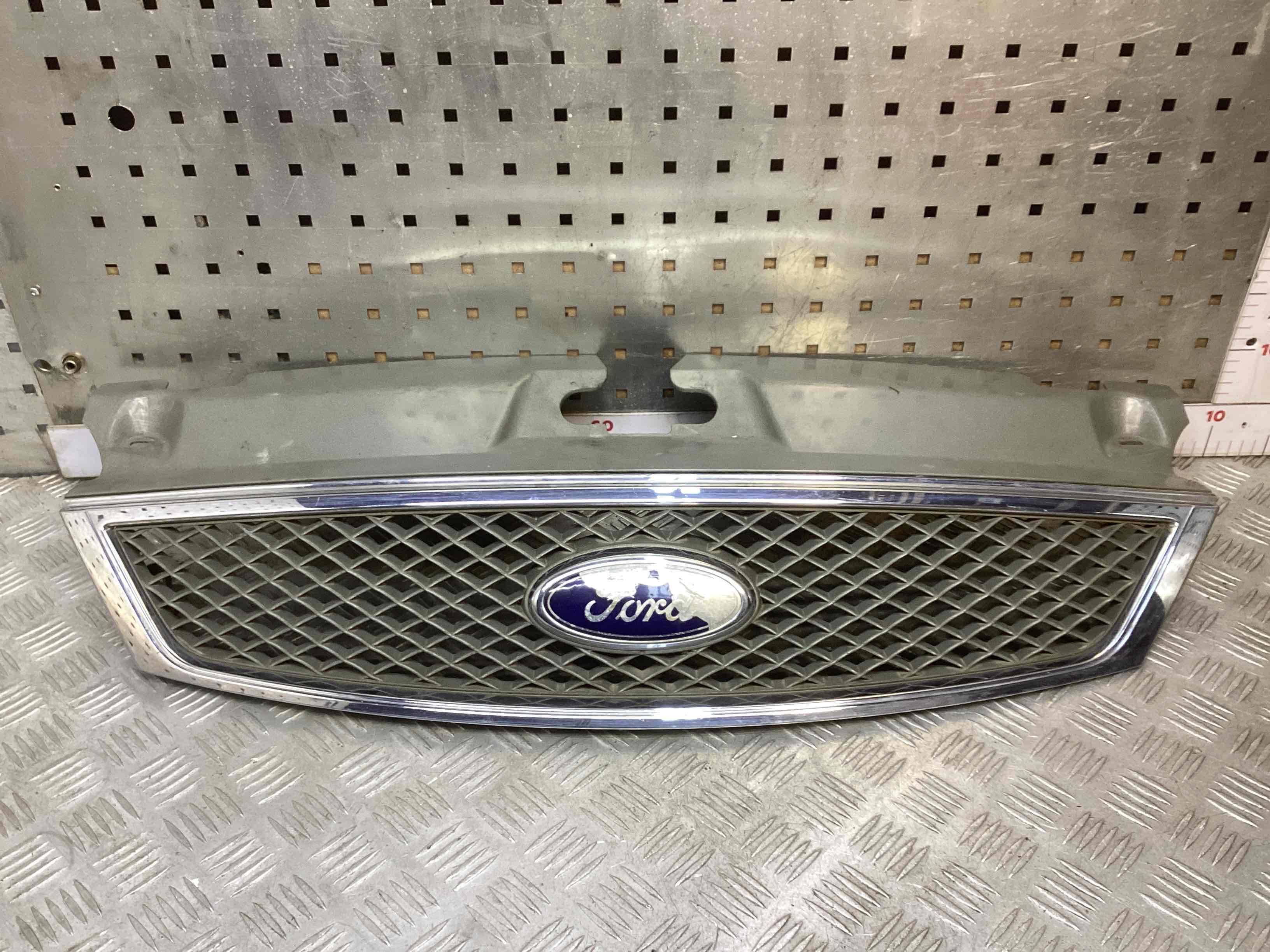 Решетка радиатора  Ford Mondeo