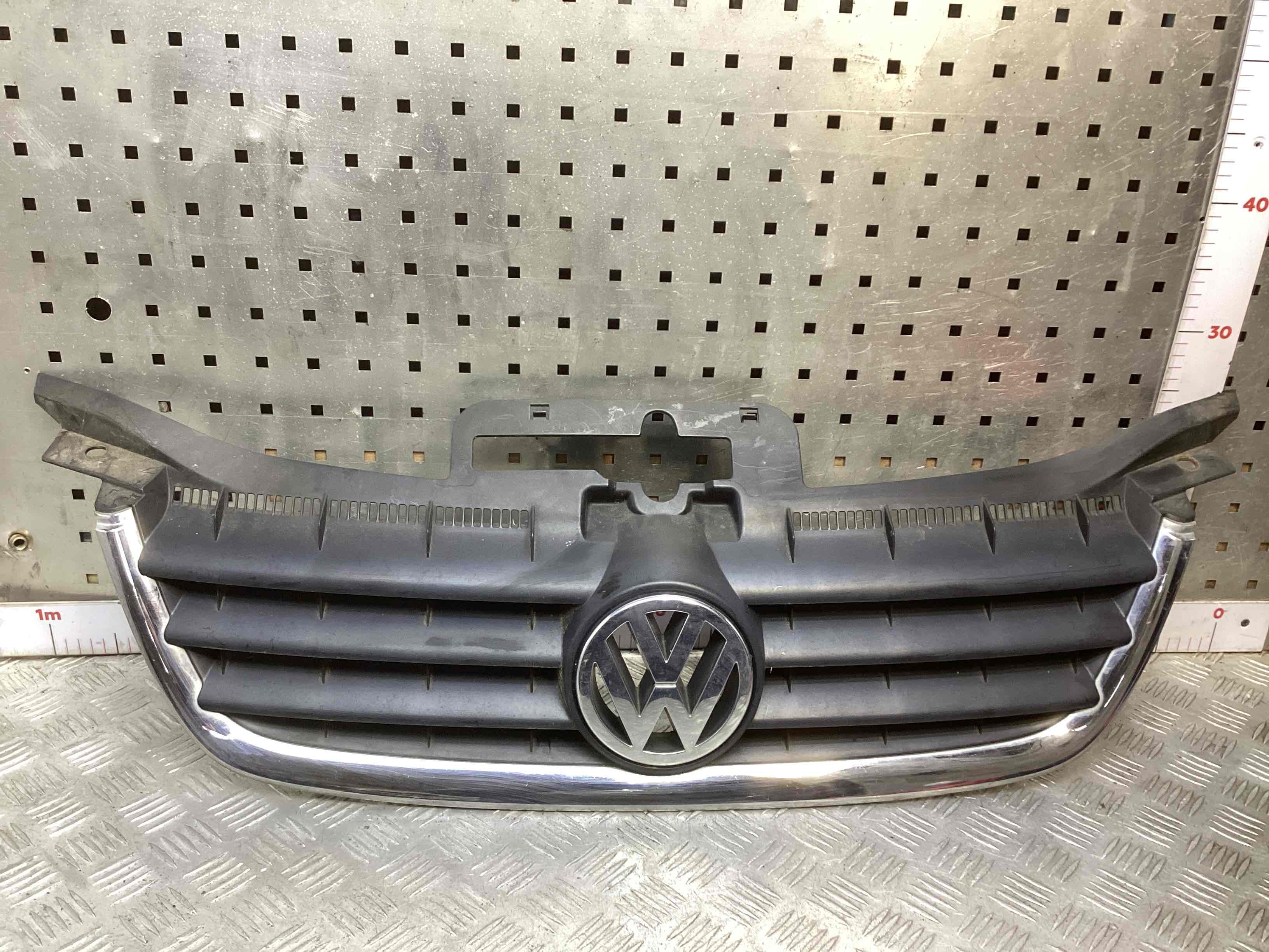 Решетка радиатора  Volkswagen Touran