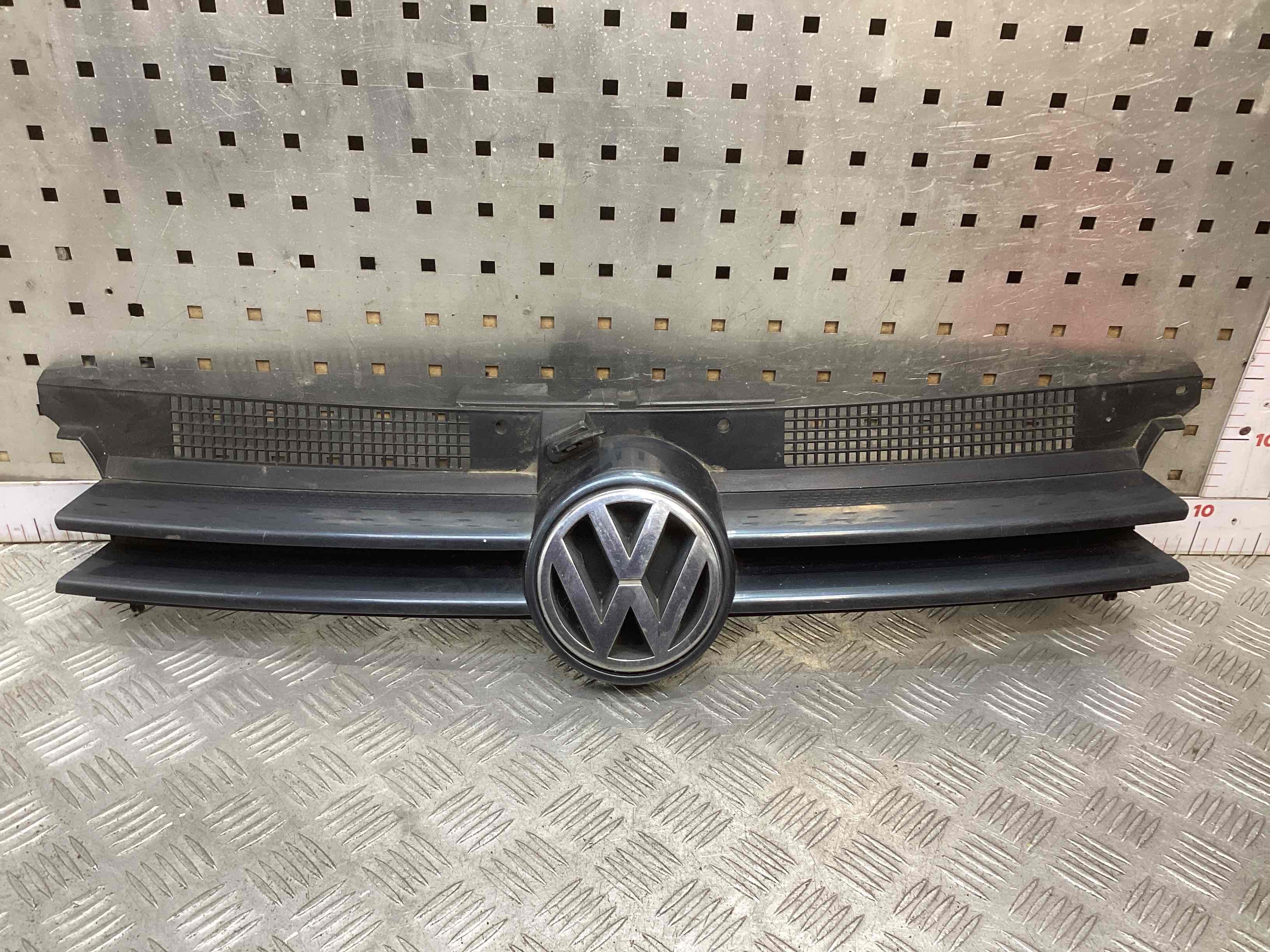 Решетка радиатора Volkswagen Golf 4 купить в Беларуси