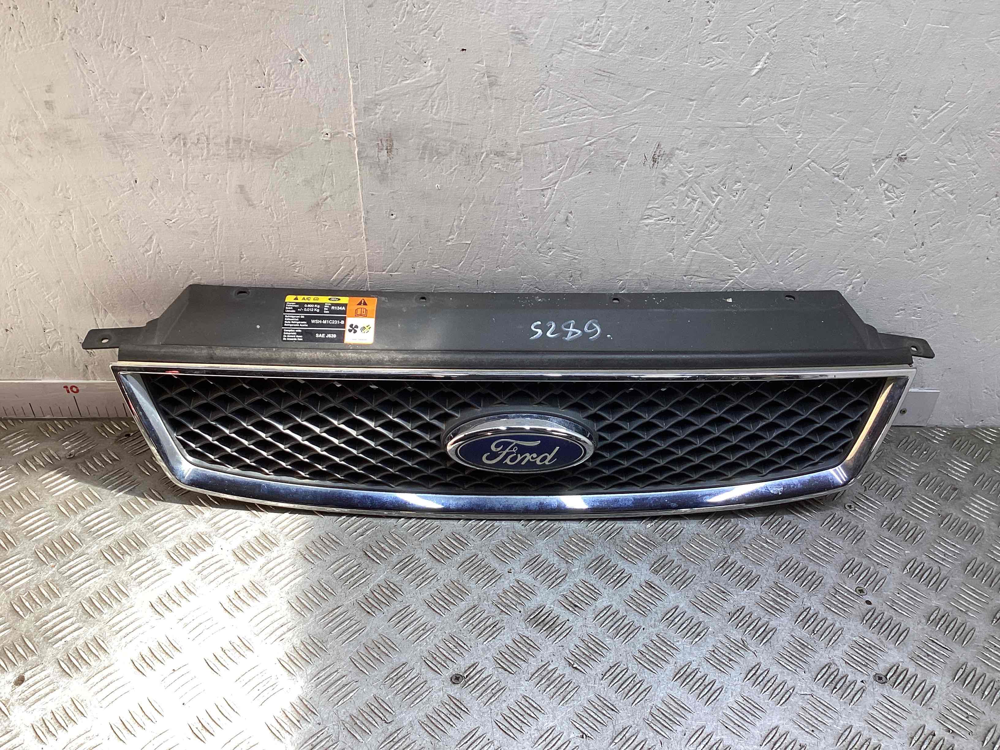Решетка радиатора  Ford C-Max