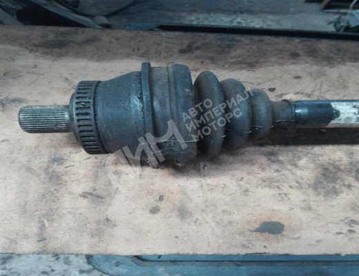 Полуось передняя правая (приводной вал, ШРУС) Audi A4 B5 (8D) 1994-1999  Audi A4 A4 B5 (8D) 1994-1999