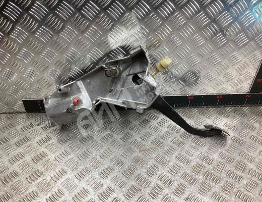 Узел педальный (блок педалей) Audi A6 C4 (4A) 1994-1997  Audi A6 A6 C4 (4A) 1994-1997