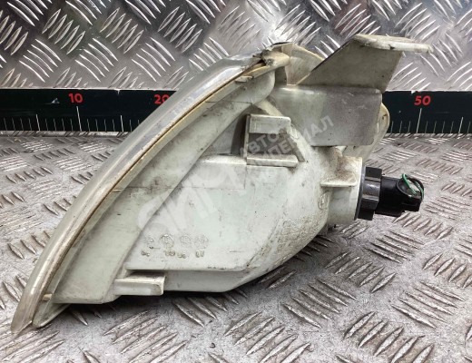 Поворотник правый Mazda 323 VI (BJ) 1998-2003  Mazda 323 323 VI (BJ) 1998-2003