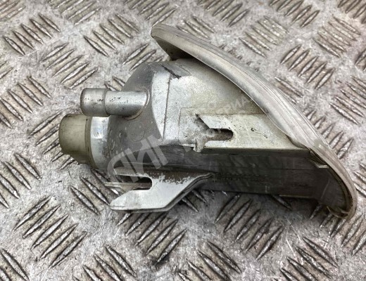 Поворотник левый Volkswagen Caddy II (9K) 1995-2004  Volkswagen Caddy Caddy II (9K) 1995-2004