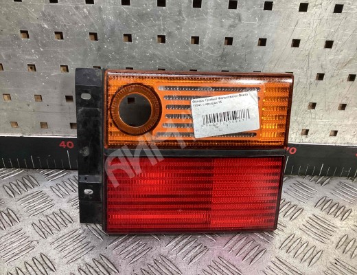 Фонарь крышки багажника правый Volkswagen Vento (1H) 1992-1998  Volkswagen Vento Vento (1H) 1992-1998