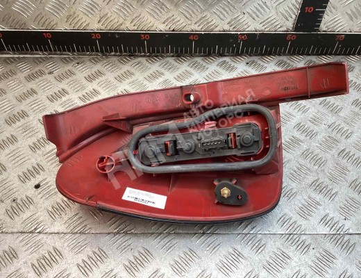 Фонарь задний правый Peugeot 306 1993-2003  Peugeot 306 306 1993-2003