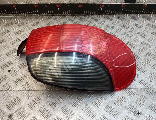 Фонарь задний правый Peugeot 306 1993-2003  Peugeot 306 306 1993-2003