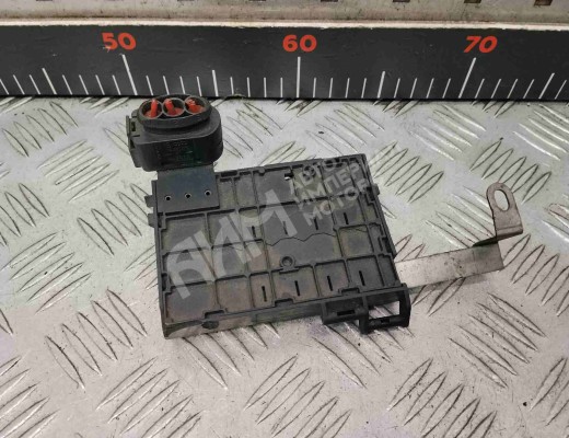 Блок предохранителей Volkswagen Golf IV (1J) 1997-2004  Volkswagen Golf Golf IV (1J) 1997-2004