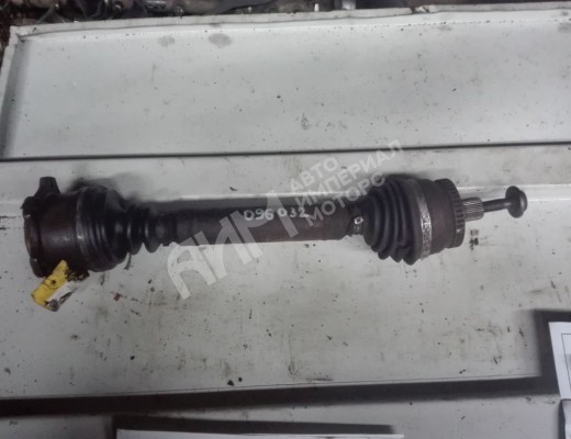 Полуось передняя левая (приводной вал, ШРУС) Volkswagen Passat B5 (3B) 1996-2000  Volkswagen Passat Passat B5 (3B) 1996-2000