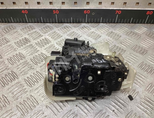 Замок двери передней правой Volkswagen Passat B5 (3B) 1996-2000  Volkswagen Passat Passat B5 (3B) 1996-2000