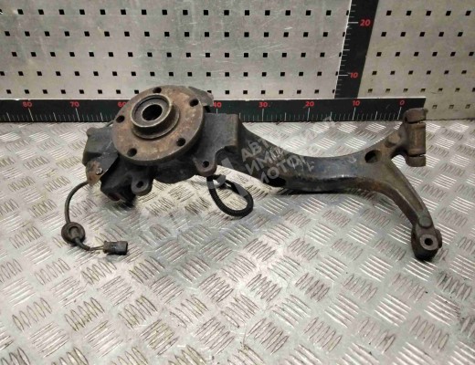 Кулак поворотный левый Volkswagen Passat B5 (3B) 1996-2000  Volkswagen Passat Passat B5 (3B) 1996-2000