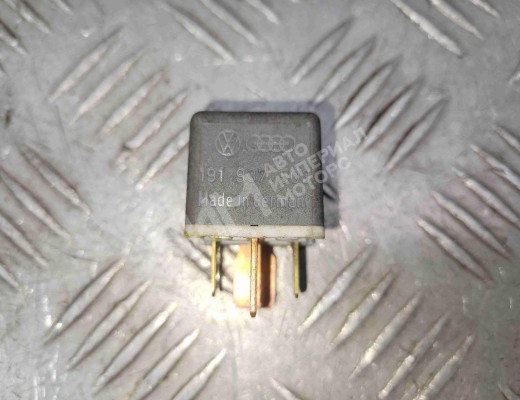 Реле стеклоочистителей (дворников) Audi 100 C3 1982-1991  Audi 100 100 C3 1982-1991