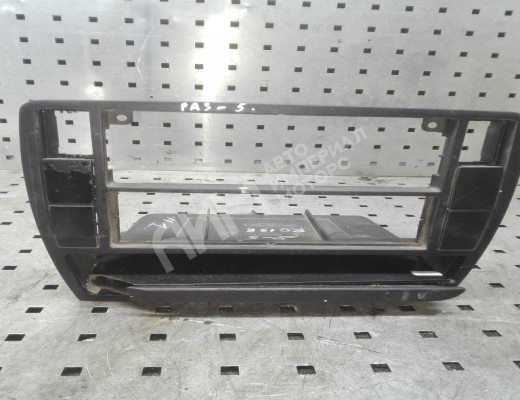 Консоль салона (кулисная часть) Volkswagen Passat B5 (3B) 1996-2000  Volkswagen Passat Passat B5 (3B) 1996-2000
