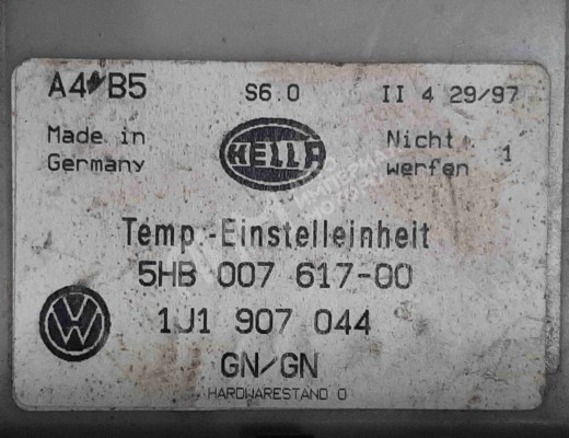 Блок управления печки/климат-контроля Volkswagen Passat B5 (3B) 1996-2000  Volkswagen Passat Passat B5 (3B) 1996-2000