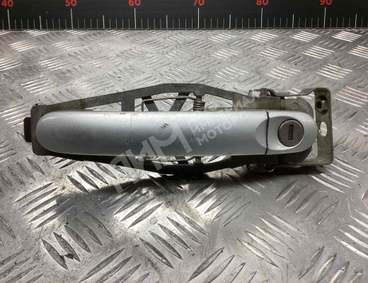 Ручка наружная передняя правая Volkswagen Touran I (1T) 2003-2006  Volkswagen Touran Touran I (1T) 2003-2006