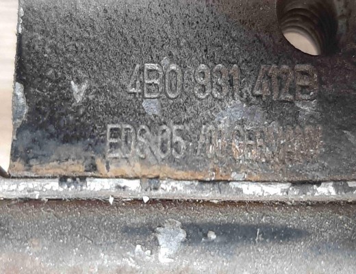 Петля двери передней правой Audi A6 C5 (4B) 1997-2001  Audi A6 A6 C5 (4B) 1997-2001