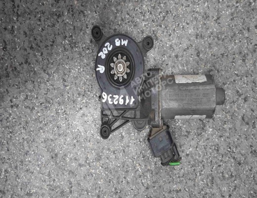 Моторчик стеклоподъемника передний левый Mercedes C (W202) 1997-2000 рестайлинг  Mercedes C C (W202) 1997-2000 рестайлинг