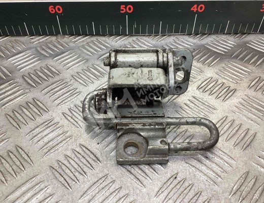 Петля двери передней правой Audi A3 I (8L) 1996-2000  Audi A3 A3 I (8L) 1996-2000