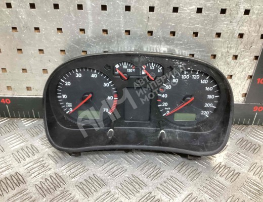 Щиток приборов (приборная панель) Volkswagen Golf IV (1J) 1997-2004  Volkswagen Golf Golf IV (1J) 1997-2004