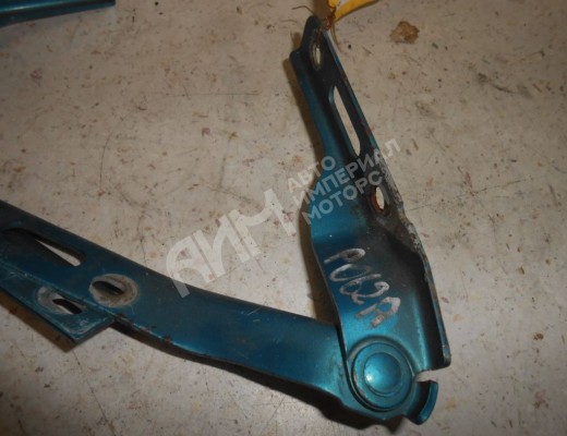 Петля капота правая Seat Cordoba I (6K) 1993-2003  Seat Cordoba Cordoba I (6K) 1993-2003