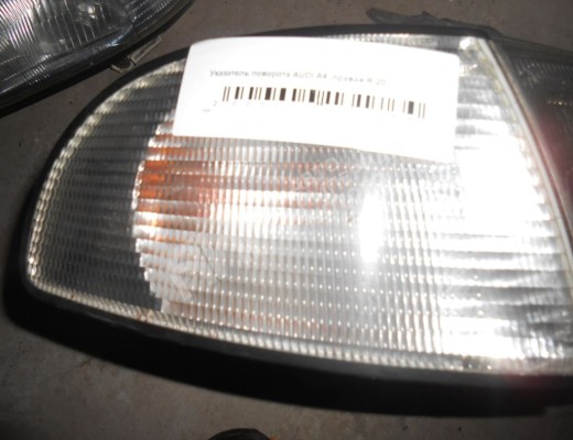 Поворотник правый  Audi A4 B5 (8D) 1994-1999