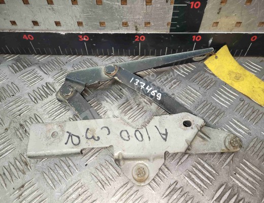 Петля капота правая Audi 100 C3 1982-1991  Audi 100 100 C3 1982-1991