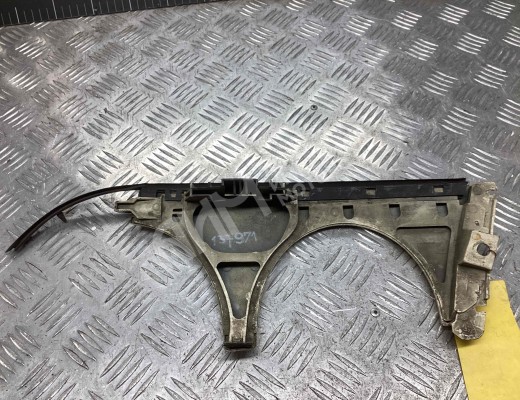 Ус под фару правый Mercedes E (W210) 1995-1999  Mercedes E E (W210) 1995-1999