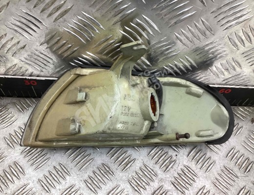 Поворотник правый Mazda 626 IV (GE/GV) 1992-1997  Mazda 626 626 IV (GE/GV) 1992-1997