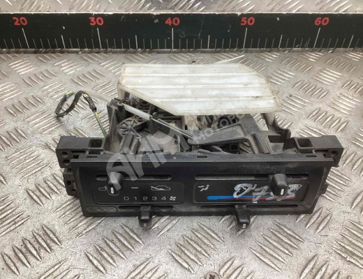 Блок управления печки/климат-контроля Nissan Serena (C23) 1991-2001  Nissan Serena Serena (C23) 1991-2001