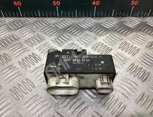 Блок управления вентилятором радиатора Volkswagen Golf III (1H) 1991-1997  Volkswagen Golf Golf III (1H) 1991-1997