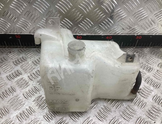 Бачок омывателя Nissan Serena (C23) 1991-2001  Nissan Serena Serena (C23) 1991-2001