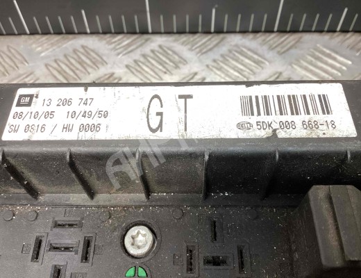 Блок предохранителей Opel Astra H 2004-2007  Opel Astra Astra H 2004-2007