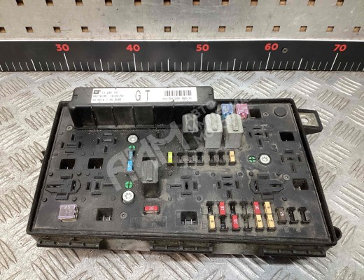 Блок предохранителей Opel Astra H 2004-2007  Opel Astra Astra H 2004-2007