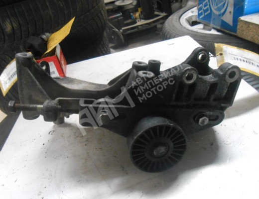 Кронштейн генератора Renault Kangoo I 1997-2003  Renault Kangoo Kangoo I 1997-2003