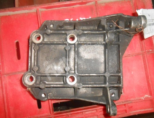 Кронштейн компрессора кондиционера Opel Omega B 1994-1999  Opel Omega Omega B 1994-1999