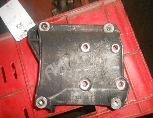 Кронштейн компрессора кондиционера Opel Omega B 1994-1999  Opel Omega Omega B 1994-1999