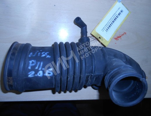 Патрубок впускного коллектора Nissan Primera II (P11) 1996-2002  Nissan Primera Primera II (P11) 1996-2002