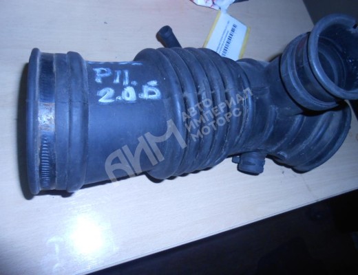 Патрубок впускного коллектора Nissan Primera II (P11) 1996-2002  Nissan Primera Primera II (P11) 1996-2002